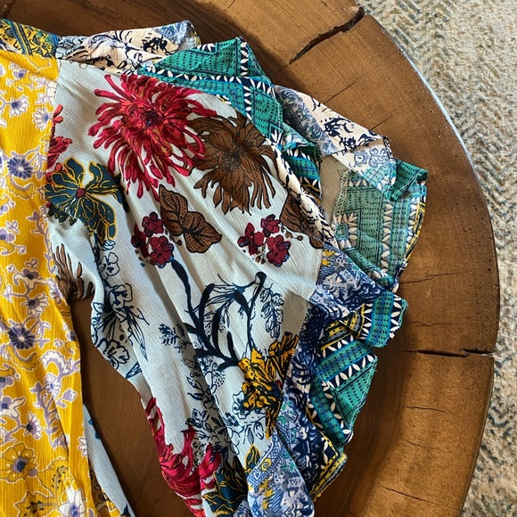 Umgee Blue and Red Flutter Sleeve Asymmetrical Blouse - Picture 3 of 7